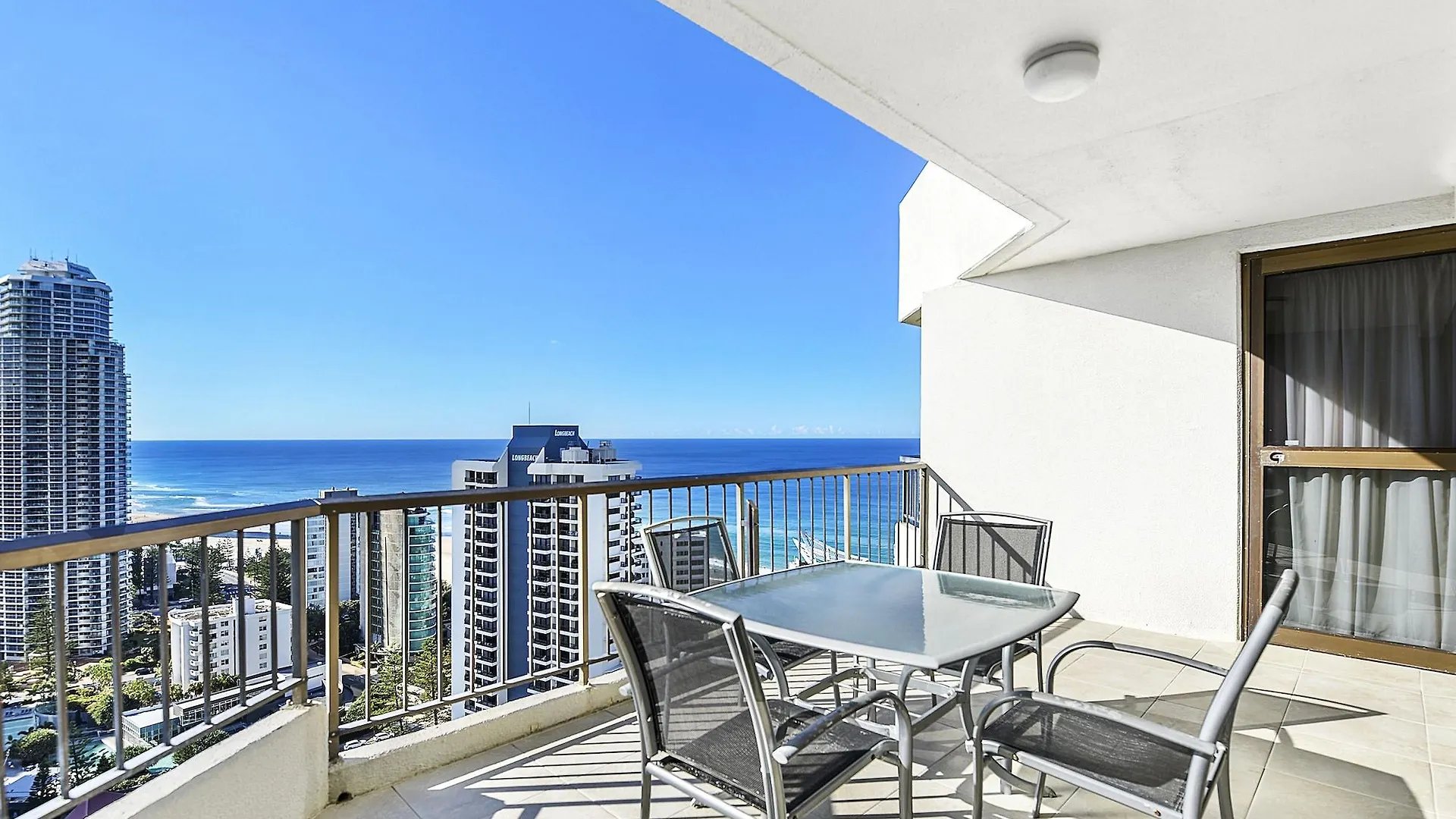 גולד קוסט Surfers Century Oceanside Apartments אוסטרליה