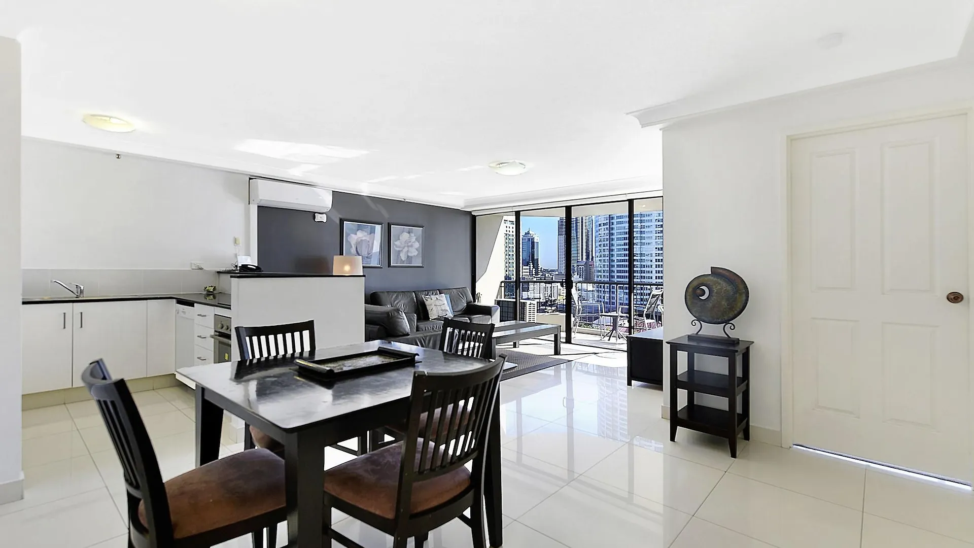 מלון דירות גולד קוסט Surfers Century Oceanside Apartments